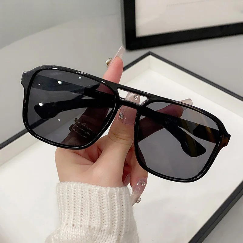 Occhiali da Sole Quadrati con  - Women'S Fashion Eyewear recensione e prezzo